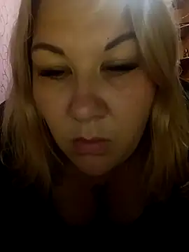 Snapshot of Karamelkaxq chatting on October 27, 2025, 11:20 pm Karamelkaxq online show from October 27, 2025, 11:20 pm