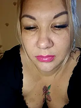 Snapshot of Karamelkaxq chatting on October 29, 2025, 7:21 am Karamelkaxq online show from October 29, 2025, 7:21 am