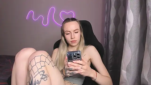 Snapshot of hello_kittyyk chatting on May 9, 2026, 11:10 pm hello kittyyk online show from May 9, 2026, 11:10 pm
