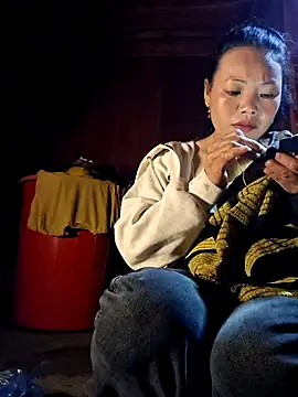 Snapshot of miomio-12 chatting on October 7, 2025, 12:57 pm miomio-12 online show from October 7, 2025, 12:57 pm