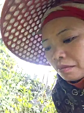 Snapshot of miomio-12 chatting on October 17, 2025, 9:23 am miomio-12 online show from October 17, 2025, 9:23 am