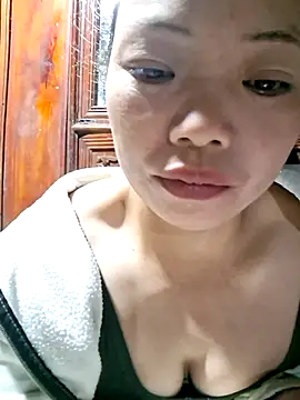 Snapshot of miomio-12 chatting on October 17, 2025, 9:28 pm miomio-12 online show from October 17, 2025, 9:28 pm