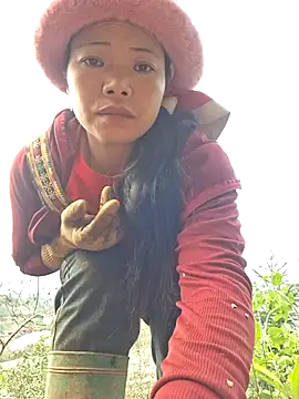 Snapshot of miomio-12 chatting on October 18, 2025, 9:32 am miomio-12 online show from October 18, 2025, 9:32 am