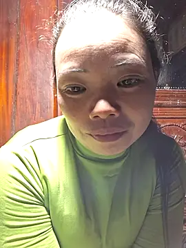 Snapshot of miomio-12 chatting on November 7, 2025, 1:44 pm miomio-12 online show from November 7, 2025, 1:44 pm