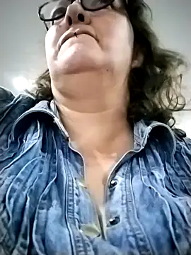 -saraqueen- online show from November 28, 2025, 8:55 pm