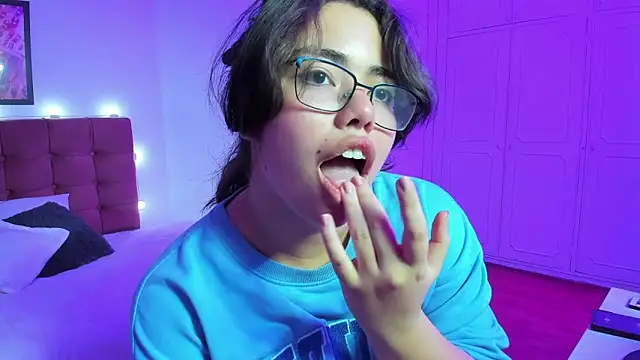 annie rose11 online show from October 12, 2025, 4:11 am