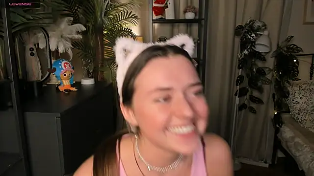 ThelmaJusto online show from February 10, 2026, 2:54 pm