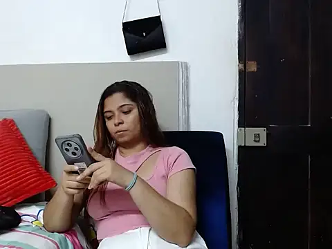 Snapshot of NicollGreen chatting on November 11, 2025, 9:37 pm NicollGreen online show from November 11, 2025, 9:37 pm