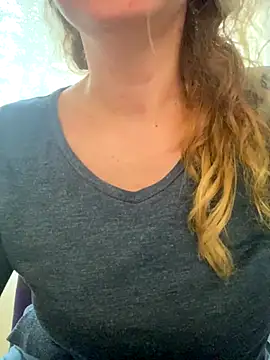 Snapshot of melisss2 chatting on November 10, 2025, 1:21 pm melisss2 online show from November 10, 2025, 1:21 pm