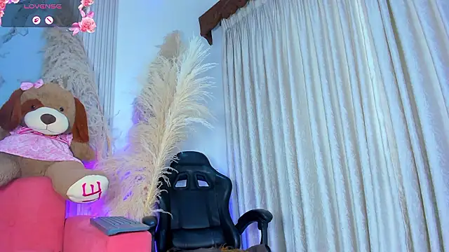 alejagarcia  online show from February 3, 2026, 8:25 pm