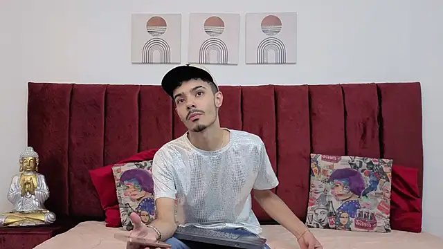 Snapshot of Timothe_Evans chatting on October 14, 2025, 9:04 pm Timothe Evans online show from October 14, 2025, 9:04 pm