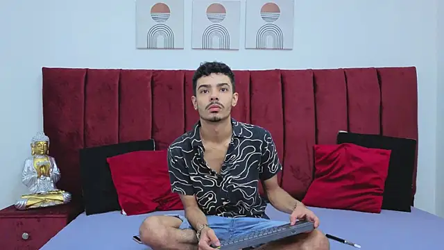 Snapshot of Timothe_Evans chatting on October 17, 2025, 8:55 pm Timothe Evans online show from October 17, 2025, 8:55 pm