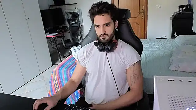 Al3xox02 online show from April 3, 2026, 10:02 am