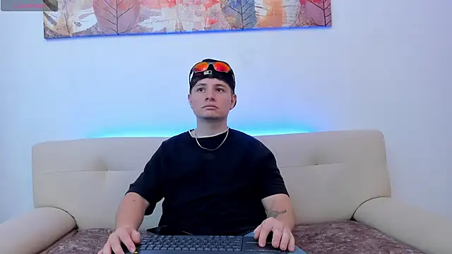 Snapshot of Leoo_Miller chatting on October 23, 2025, 8:07 pm Leoo Miller online show from October 23, 2025, 8:07 pm