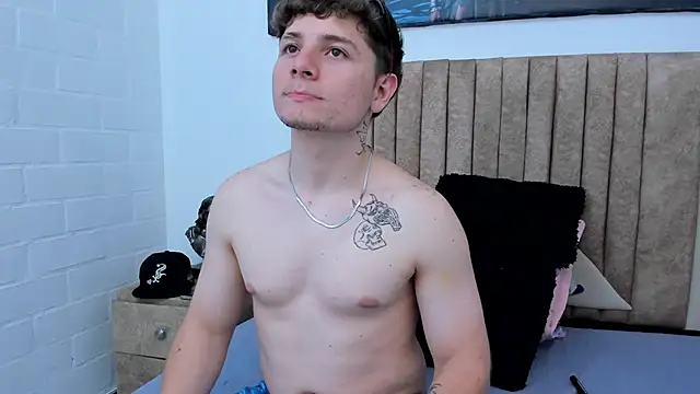 Snapshot of Leoo_Miller chatting on October 26, 2025, 9:04 am Leoo Miller online show from October 26, 2025, 9:04 am