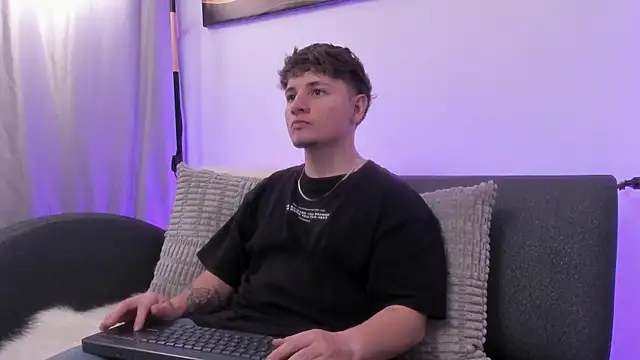 Leoo Miller online show from December 21, 2025, 4:30 am