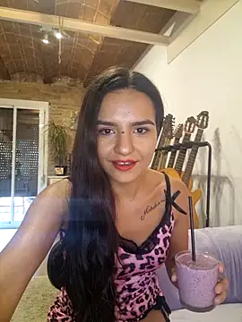 Snapshot of MissHazelnut chatting on October 8, 2025, 12:14 pm MissHazelnut online show from October 8, 2025, 12:14 pm