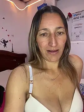 Snapshot of Keila10 chatting on October 30, 2025, 11:05 pm Keila10 online show from October 30, 2025, 11:05 pm