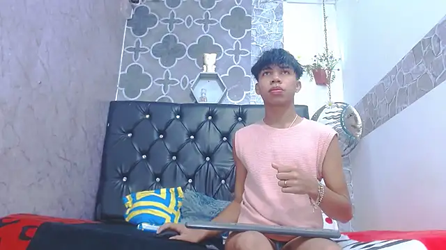 sexyboys cutex18 online show from April 14, 2026, 3:01 am