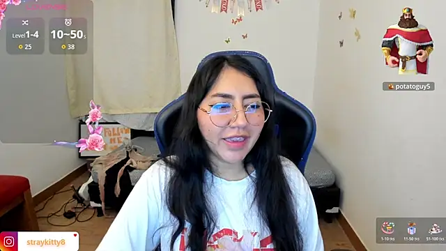 LoveLyy- online show from November 28, 2025, 4:42 pm