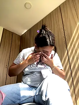 Stefany Bam online show from December 14, 2025, 3:39 pm