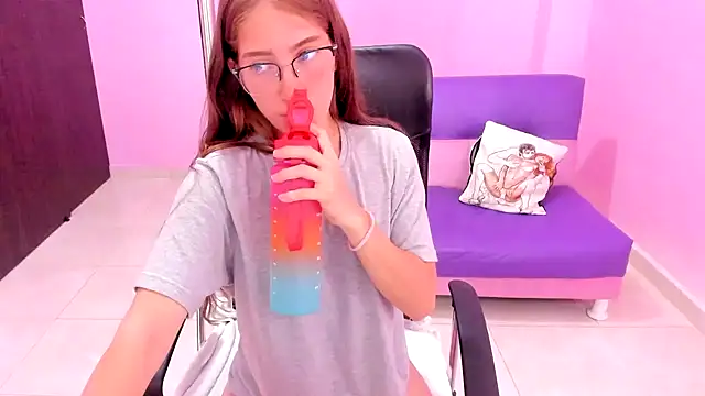 Snapshot of blondie_dirtysquirt chatting on November 18, 2025, 7:18 pm blondie dirtysquirt online show from November 18, 2025, 7:18 pm