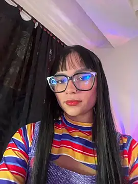 Snapshot of AlannaDollx chatting on October 31, 2025, 1:23 pm AlannaDollx online show from October 31, 2025, 1:23 pm