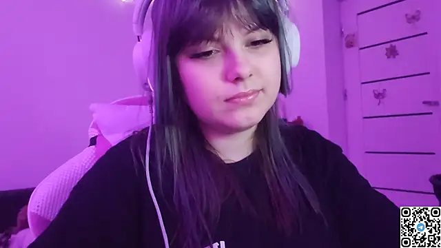 Snapshot of KristiBloom chatting on January 13, 2026, 9:42 pm KristiBloom online show from January 13, 2026, 9:42 pm