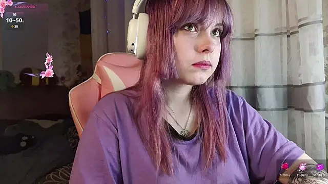 Snapshot of KristiBloom chatting on March 4, 2026, 9:32 pm KristiBloom online show from March 4, 2026, 9:32 pm