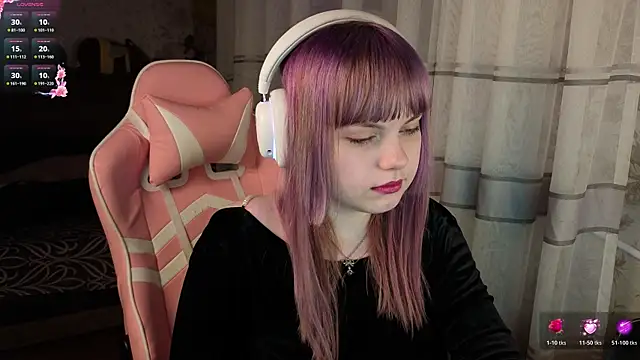 Snapshot of KristiBloom chatting on March 6, 2026, 9:44 pm KristiBloom online show from March 6, 2026, 9:44 pm