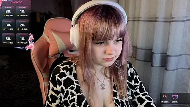 Snapshot of KristiBloom chatting on March 22, 2026, 12:03 am KristiBloom online show from March 22, 2026, 12:03 am