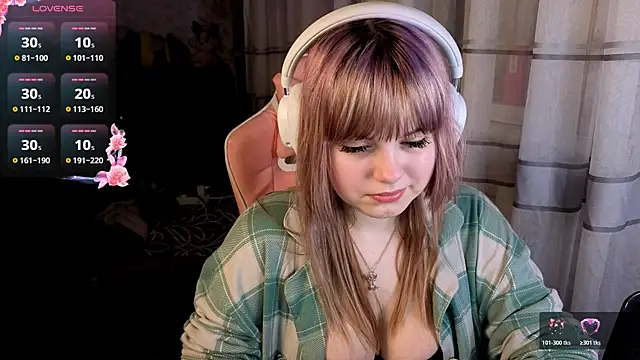 Snapshot of KristiBloom chatting on March 29, 2026, 10:43 pm KristiBloom online show from March 29, 2026, 10:43 pm