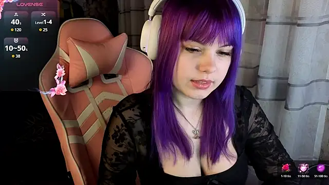 Snapshot of KristiBloom chatting on April 5, 2026, 9:45 pm KristiBloom online show from April 5, 2026, 9:45 pm