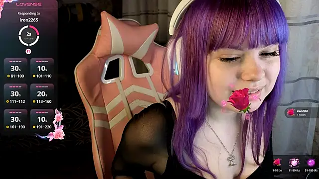 Snapshot of KristiBloom chatting on April 13, 2026, 10:15 pm KristiBloom online show from April 13, 2026, 10:15 pm