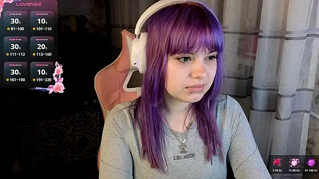 Snapshot of KristiBloom chatting on April 14, 2026, 10:49 pm KristiBloom online show from April 14, 2026, 10:49 pm