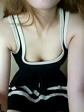 Snapshot of LylyCii6969 chatting on October 12, 2025, 4:00 am LylyCii6969 online show from October 12, 2025, 4:00 am