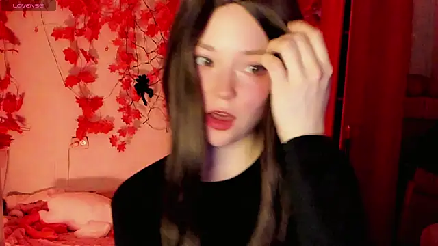 Snapshot of HoneyDazzle chatting on October 5, 2025, 7:45 pm HoneyDazzle online show from October 5, 2025, 7:45 pm