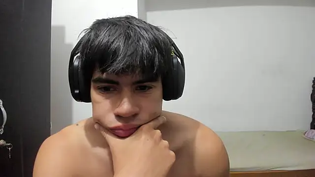 Snapshot of max_morris66 chatting on October 13, 2025, 10:26 am max morris66 online show from October 13, 2025, 10:26 am