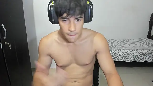 Snapshot of max_morris66 chatting on November 4, 2025, 11:37 pm max morris66 online show from November 4, 2025, 11:37 pm