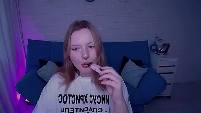 Snapshot of AuroraMour chatting on October 10, 2025, 1:10 pm AuroraMour online show from October 10, 2025, 1:10 pm