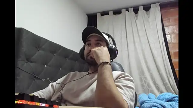 coolfriki online show from April 11, 2026, 11:09 pm