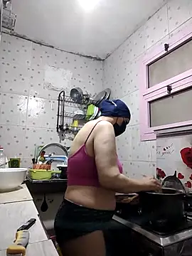 Snapshot of TermedScherzo chatting on November 10, 2025, 11:31 am TermedScherzo online show from November 10, 2025, 11:31 am