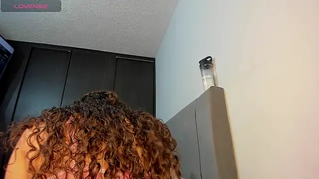 Snapshot of emy_collyns chatting on February 10, 2026, 3:21 am emy collyns online show from February 10, 2026, 3:21 am