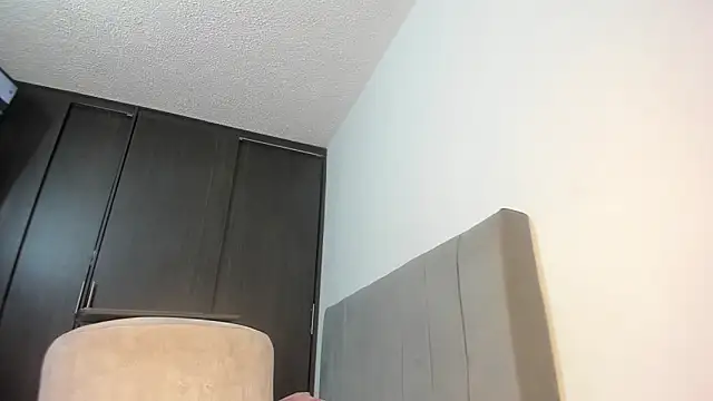 Snapshot of emy_collyns chatting on February 17, 2026, 2:41 am emy collyns online show from February 17, 2026, 2:41 am