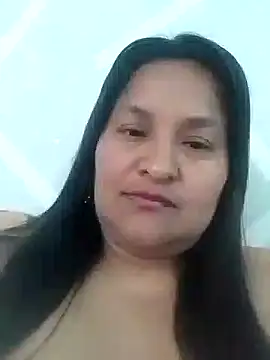 Snapshot of lucia00xx chatting on October 13, 2025, 12:49 pm lucia00xx online show from October 13, 2025, 12:49 pm