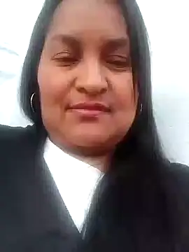 Snapshot of lucia00xx chatting on October 21, 2025, 10:49 am lucia00xx online show from October 21, 2025, 10:49 am