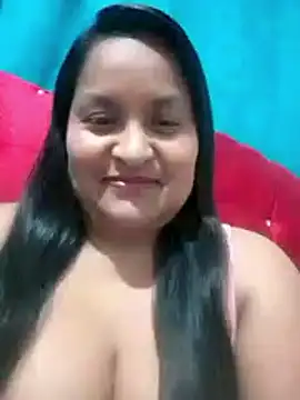 Snapshot of lucia00xx chatting on November 7, 2025, 2:33 am lucia00xx online show from November 7, 2025, 2:33 am