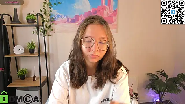 Nuura Moore online show from October 31, 2025, 1:06 am