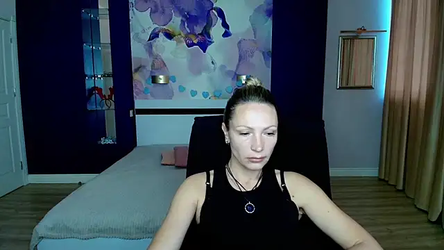 Snapshot of AlinaMoor chatting on October 11, 2025, 6:01 am AlinaMoor online show from October 11, 2025, 6:01 am