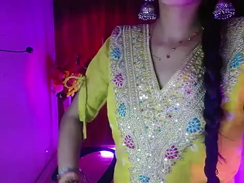 Roiseeee online show from April 8, 2026, 5:18 am